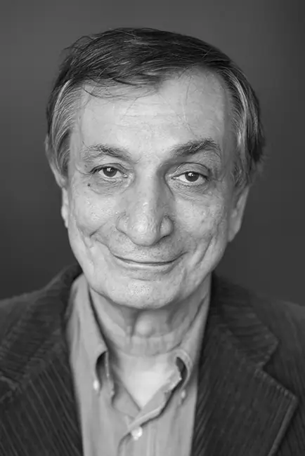 Na imagem, Antônio Cícero, um homem branco de cabelo curto, liso, grisalho, com a expressão sorridente. Texto: Eutanásia: o que é?