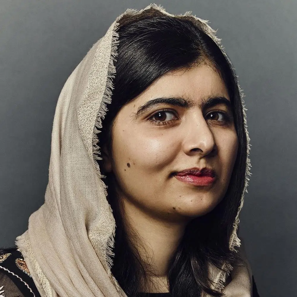 Imagem de Malala, uma mulher de cabelos pretos, meio sorrido, e um pano envolvendo seu cabelo mas deixando-o a mostra. Texto: Direitos civis: afinal, o que são e como surgiram?