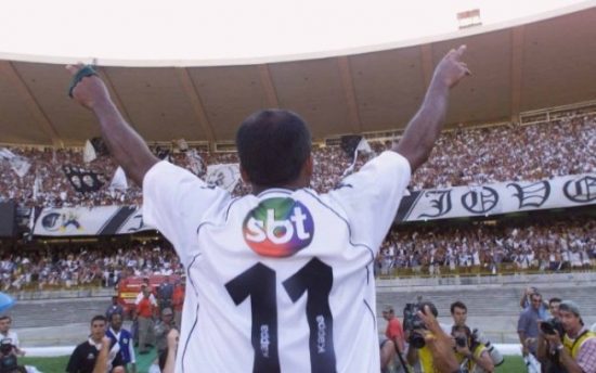 Curiosidade: em 2001, durante a final da Copa João Havelange, o Vasco estampou gratuitamente a logomarca da emissora SBT. O motivo? Uma "provocação" do então presidente do clube, Eurico Miranda, à Globo. Isso só foi juridicamente possível pois, naquele ano, o parágrafo 5º do Art. 27-A da Lei Pelé (e que foi revogado com a MP 984), ainda não havia sido adicionado à mesma. Portanto, imagens e situações como esta, hoje, poderão voltar a acontecer).