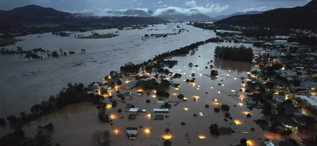 Cidade de Encantado no Rio Grande do Sul. Texto sobre Auxílio Reconstrução.