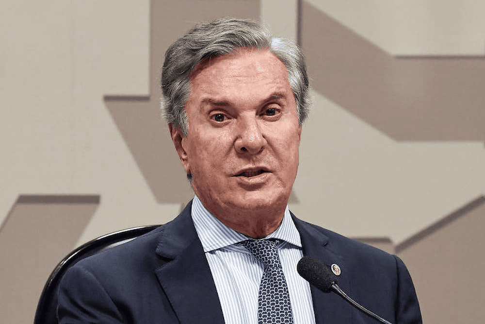 Fernando Collor na imagem. Texto sobre prisão de Fernando Collor.