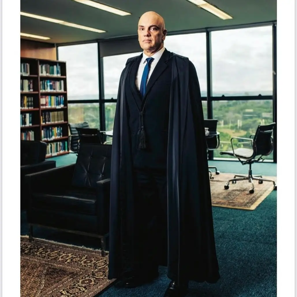 Imagem ilustrativa sobre Alexandre de Moraes no centro de três polêmicas: PF inocenta blogueiro, ministro defende diploma e quebra sigilo de fonte