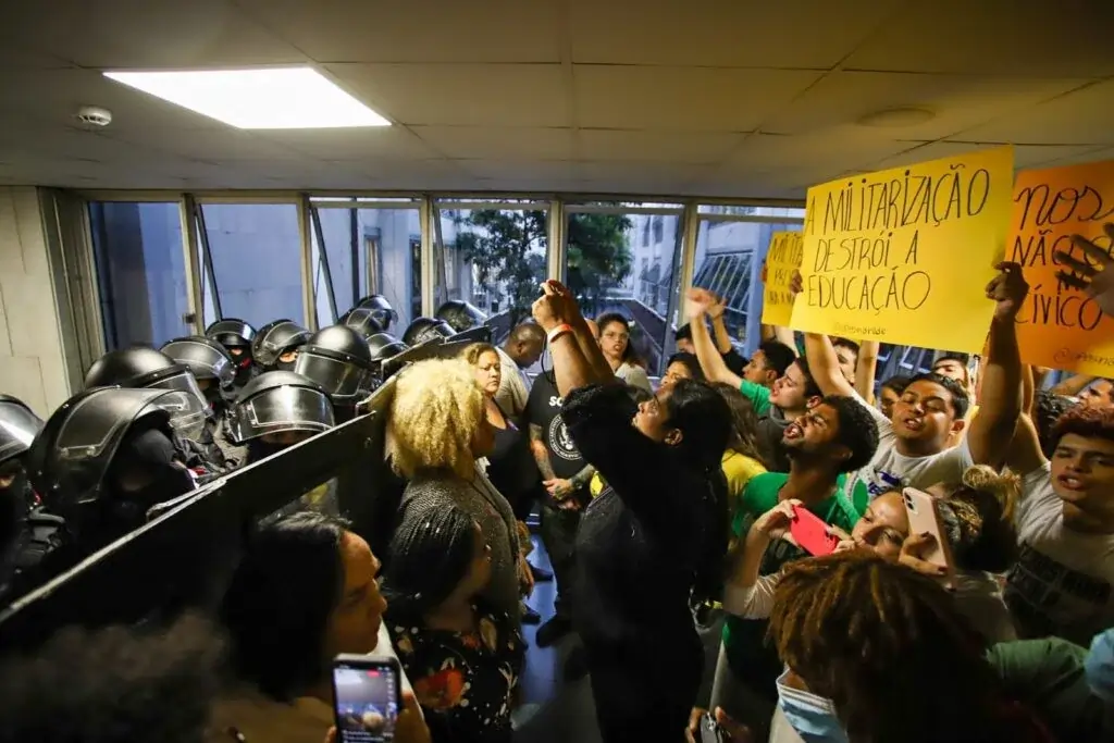 Professores em sessão na Câmara Legislativa de São Paulo. Foto: UBES