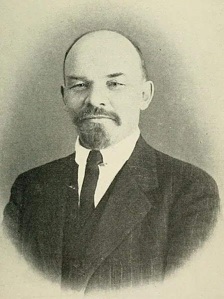Fotografia de Lenin tirada em Zurique em março de 1916. Foto em preto e branco.