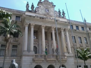 Professor(a) de Direito: uma carreira que vai além das salas de aula
